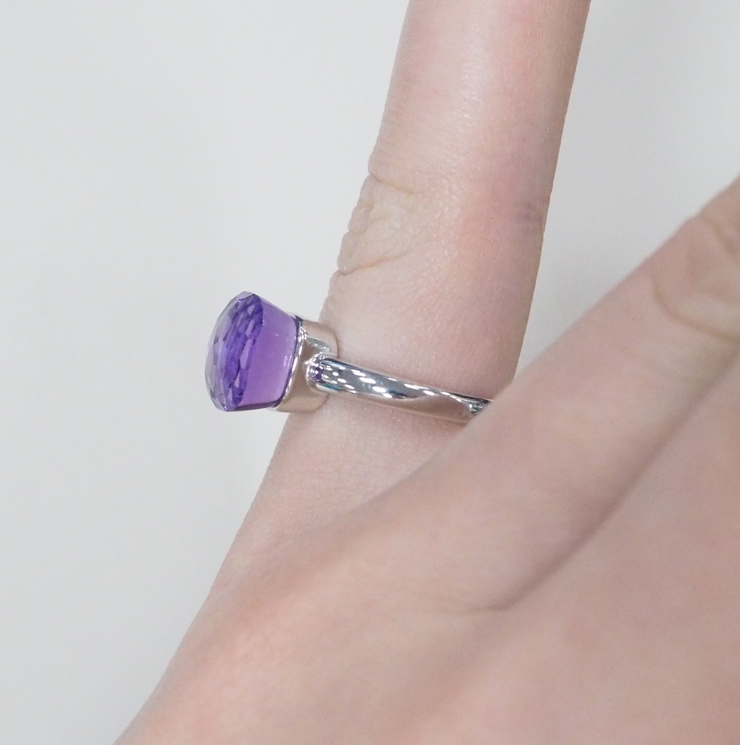 Серебряное кольцо с аметистом